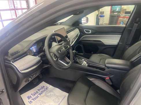 Certified 2023 Jeep Compass Latitude w/ Sun and Sound Group AWD/4WD image 6