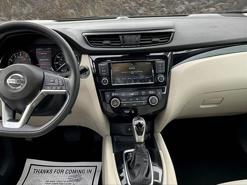 Used 2020 Nissan Rogue Sport SV image 6