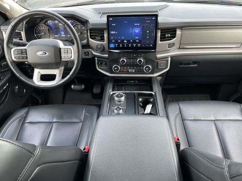 Used 2022 Ford Expedition XLT image 18