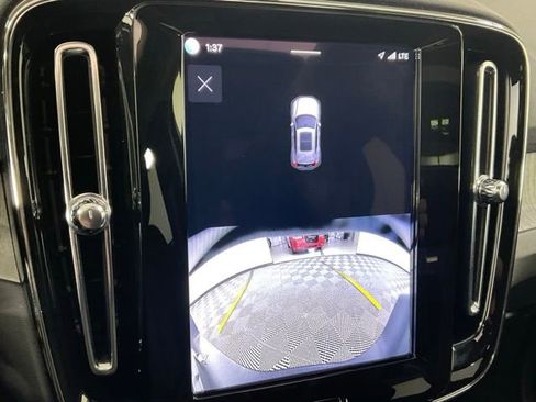 Certified 2025 Volvo XC40 B5 Core AWD/4WD image 8