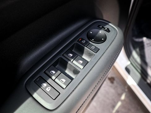 Used 2025 Hyundai Santa Fe XRT image 15