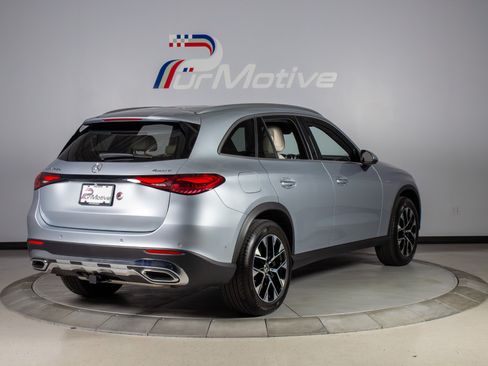 Used 2025 Mercedes-Benz GLC 350e 4MATIC image 4