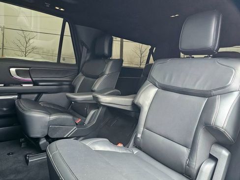 Used 2025 Ford Expedition Max Platinum w/ Stealth Appearance Package image 23