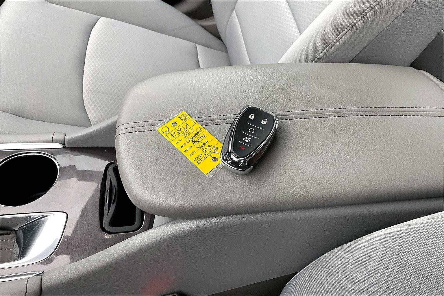Used 2017 Chevrolet Malibu LT FWD image 12