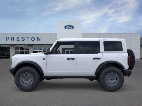 New 2025 Ford Bronco Badlands image 3