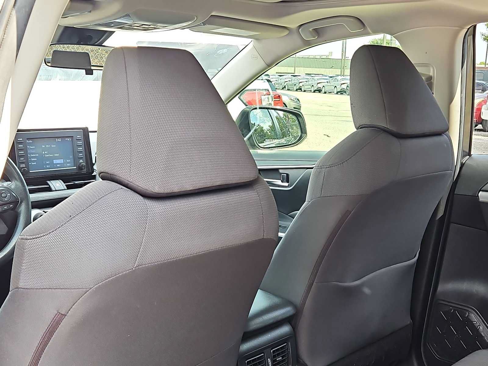 Used 2019 Toyota RAV4 XLE w/ Convenience Package FWD image 16