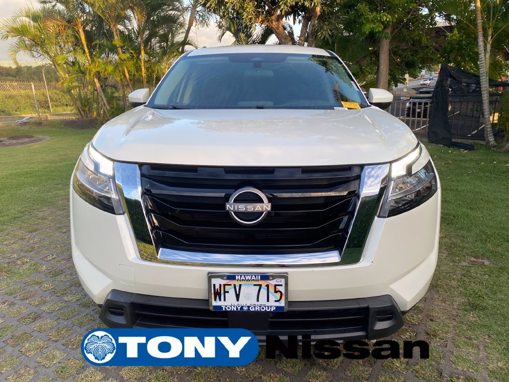 Used 2022 Nissan Pathfinder SV FWD image 2