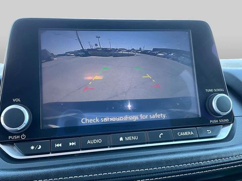 Used 2025 Nissan Rogue SV FWD image 24