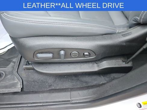 Used 2023 Buick Enclave Premium image 33