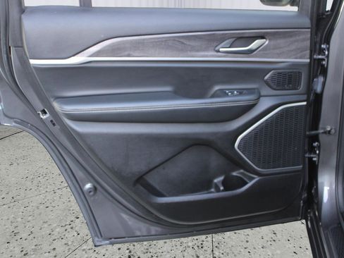 Used 2021 Jeep Grand Cherokee L Limited image 40