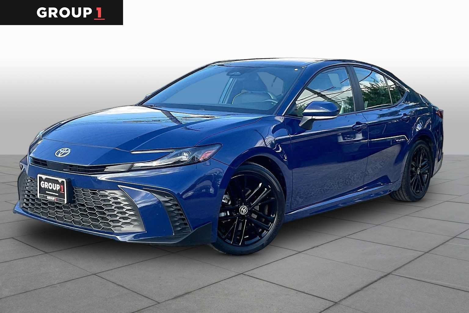 Used 2025 Toyota Camry SE FWD image 1