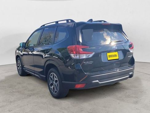 Used 2022 Subaru Forester Premium image 3