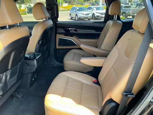 Used 2022 Kia Telluride SX w/ Towing Package FWD image 15