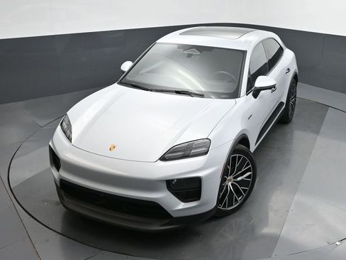 Used 2024 Porsche Macan 4 Electric w/ Premium Package image 40