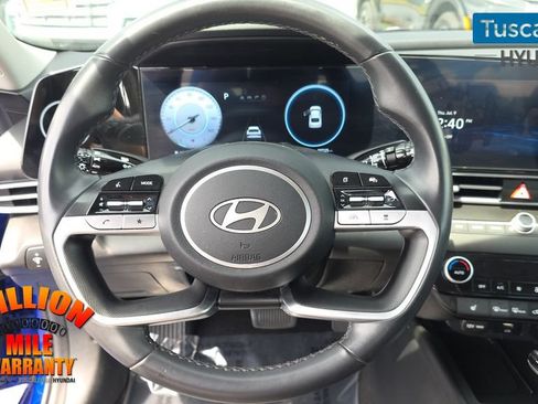 Used 2025 Hyundai Elantra SEL FWD image 16