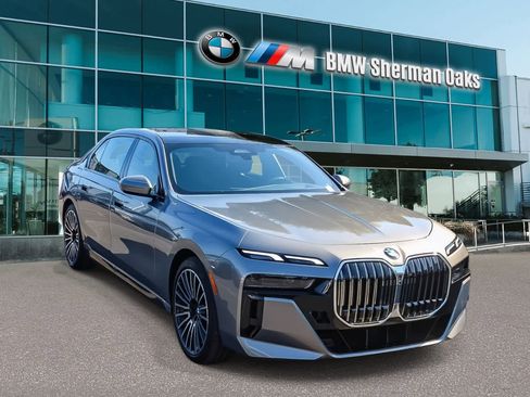 New 2026 BMW 740i w/ Premium Package RWD image 3