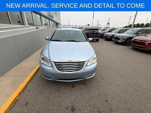 Used 2012 Chrysler 200 Touring FWD image 3