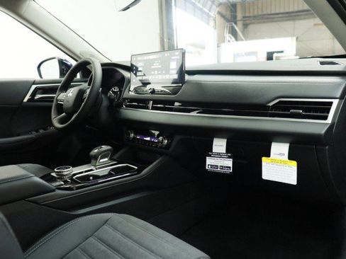 New 2026 Mitsubishi Outlander FWD image 16