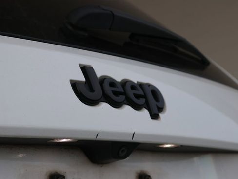 Used 2018 Jeep Grand Cherokee Altitude image 13