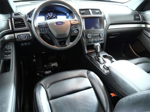 Certified 2019 Ford Explorer XLT w/ Equipment Group 202A image 4