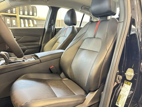 New 2026 Nissan Sentra SR w/ SR Premium Package FWD image 19