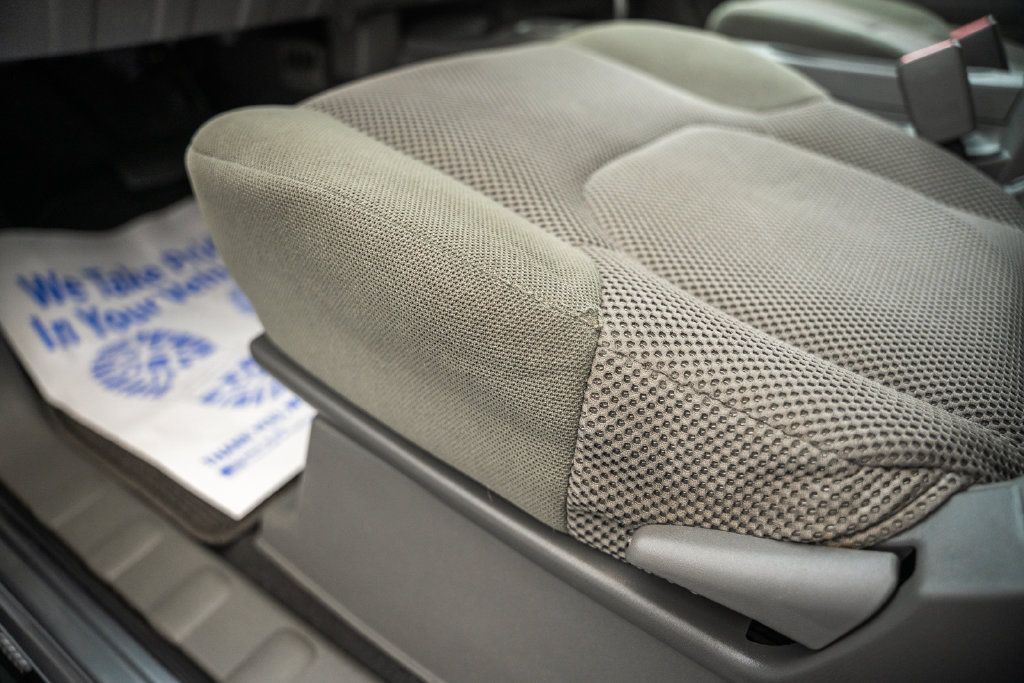 Used 2020 Nissan Frontier SV w/ Midnight Edition Floor Mats AWD/4WD image 39
