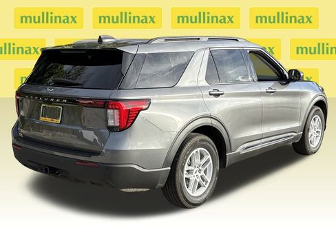Used 2025 Ford Explorer Active image 4
