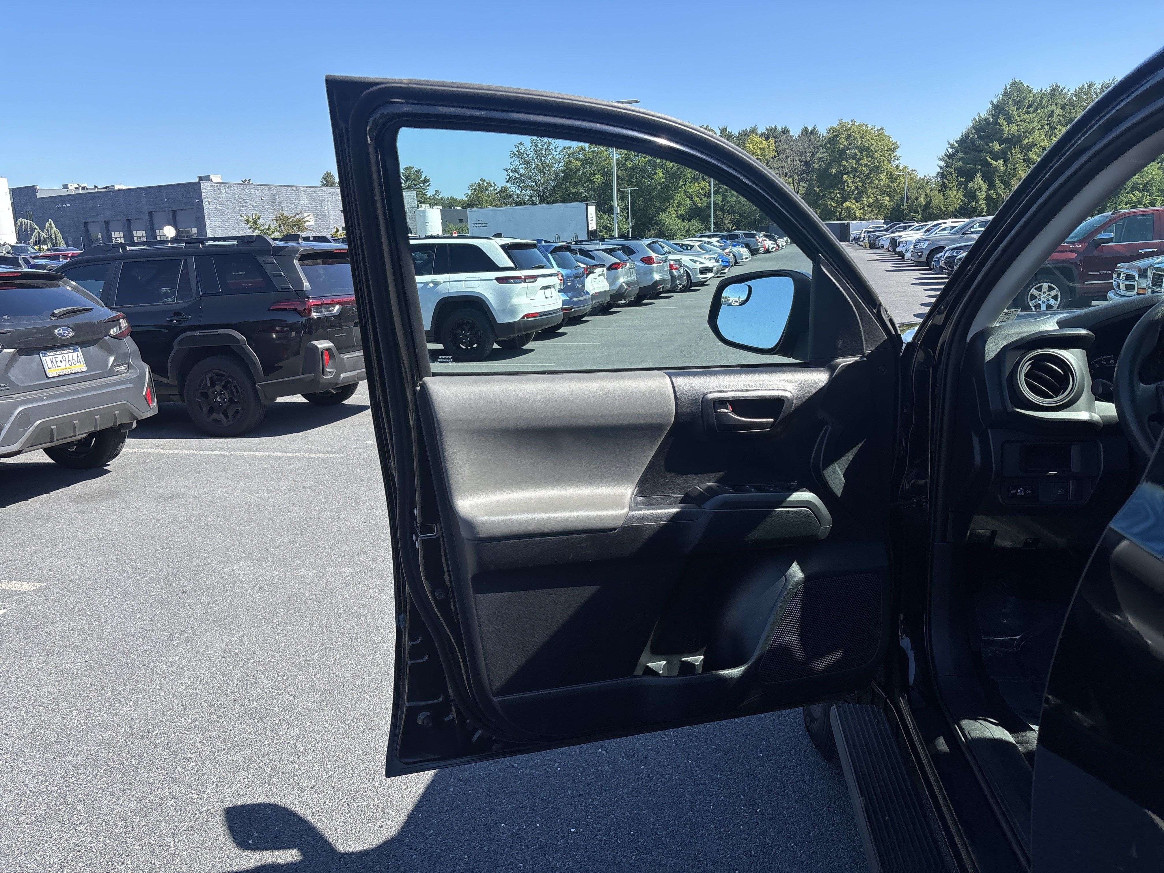 Used 2019 Toyota Tacoma SR w/ SR Convenience Package AWD/4WD image 33