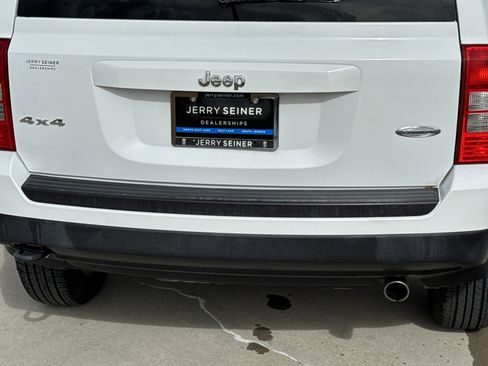 Used 2014 Jeep Patriot Latitude w/ Sun/Sound Group image 13