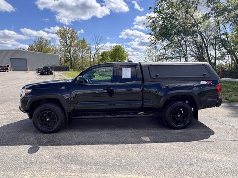 Used 2022 Toyota Tacoma SR w/ SX Package AWD/4WD image 7