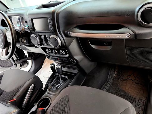 Used 2017 Jeep Wrangler Sport image 14