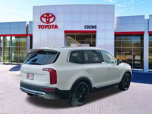 Used 2022 Kia Telluride SX w/ SX Prestige Package image 3