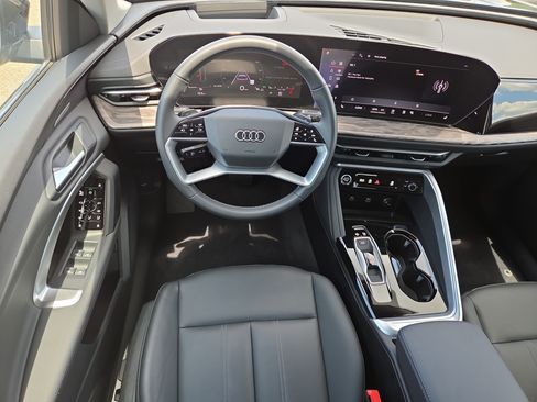 Certified 2025 Audi Q5 Premium AWD/4WD image 8