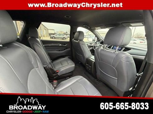 Used 2024 Buick Enclave Premium image 11