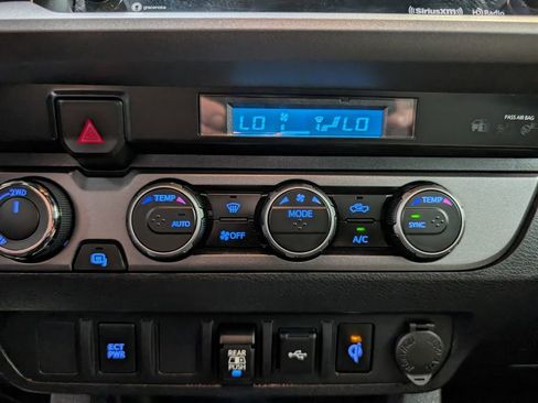 Used 2023 Toyota Tacoma TRD Sport AWD/4WD image 26