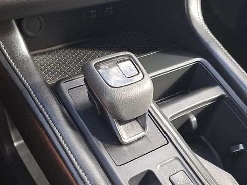 Used 2023 Nissan Pathfinder S image 30