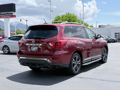Used 2017 Nissan Pathfinder Platinum w/ Family Entertainment Package AWD/4WD image 3