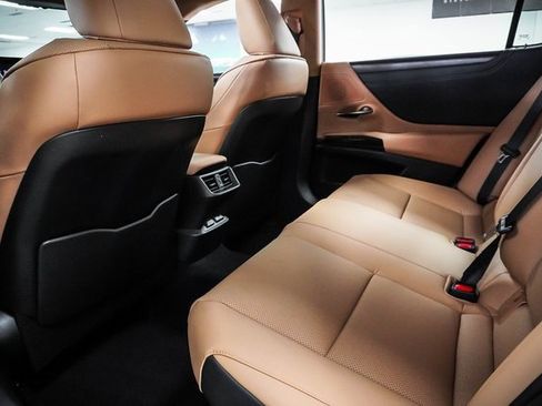 Used 2025 Lexus ES 300h w/ Premium Package image 21