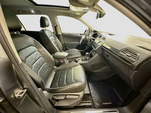 Used 2018 Volkswagen Tiguan SEL Premium w/ 3rd Row Seat Package AWD/4WD image 33