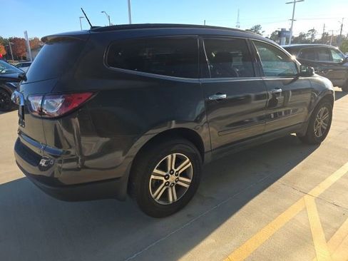 Used 2017 Chevrolet Traverse LT image 5