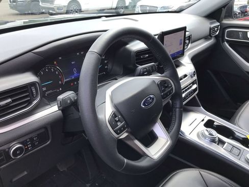 Used 2024 Ford Explorer XLT w/ Equipment Group 202A AWD/4WD image 21