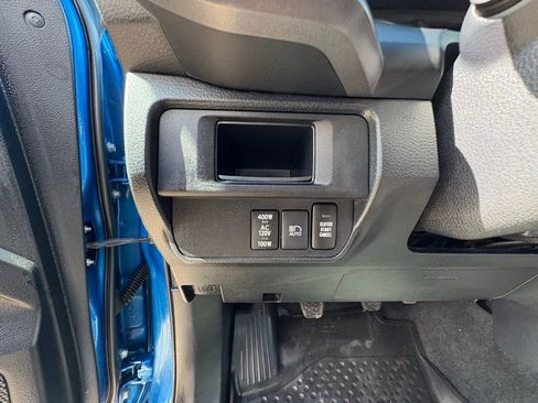 Used 2018 Toyota Tacoma TRD Sport w/ TRD Premium Sport Package image 18