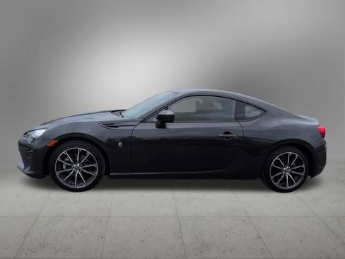 Used 2017 Toyota 86 RWD image 3