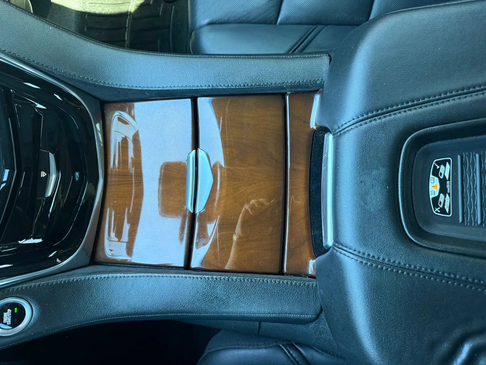Used 2018 Cadillac Escalade Luxury AWD/4WD image 29