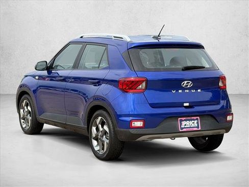 Used 2025 Hyundai Venue SEL FWD image 7