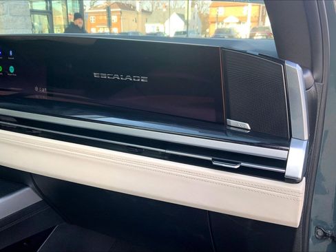 Used 2025 Cadillac Escalade Sport image 18