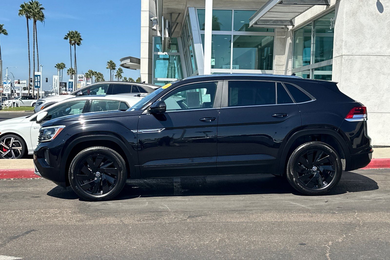 Used 2024 Volkswagen Atlas Cross Sport SE FWD image 7