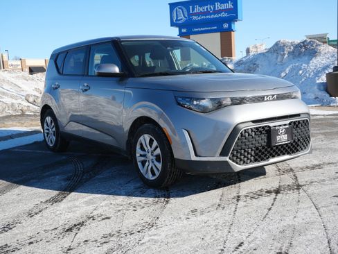 Used 2023 Kia Soul LX image 7