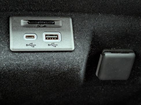 Certified 2023 Cadillac Escalade Premium Luxury image 30