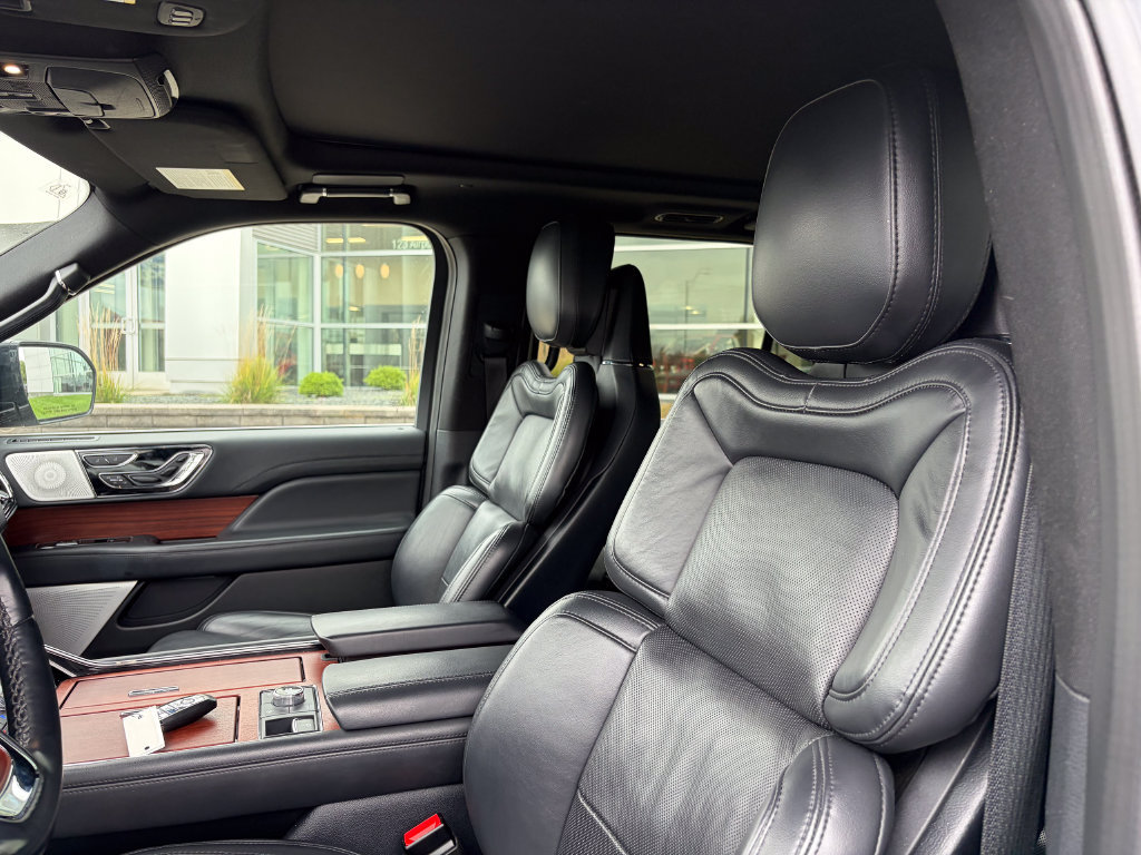 Used 2024 Lincoln Navigator L Reserve AWD/4WD image 10